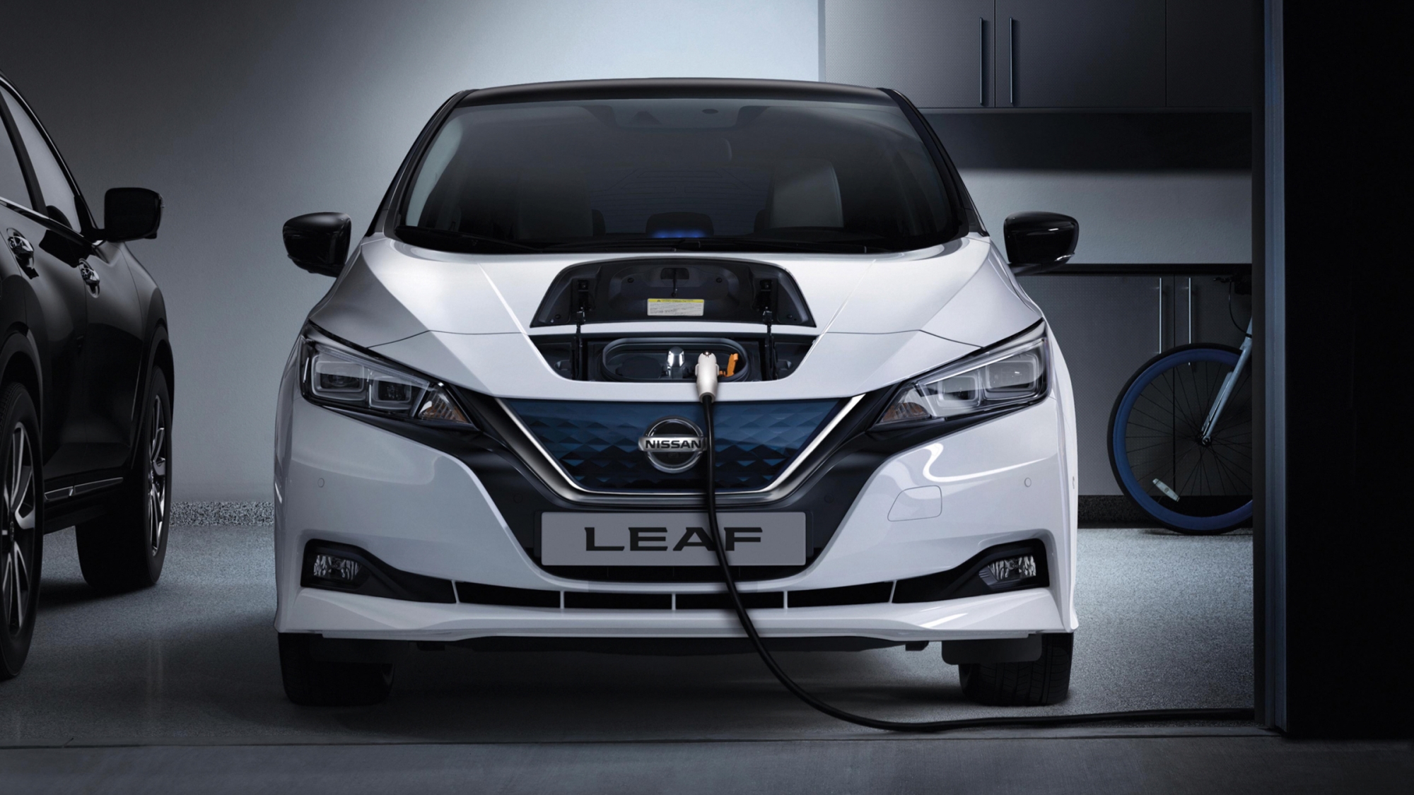 20-nissan-Leaf-charging-private-garage-20tdieulhdpace104
